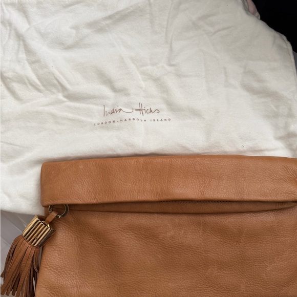 ✨India Hicks Carmen Clutch with Tassel Dust bag included Tan - Picture 3 of 10